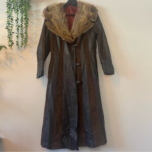 Luxurious Vintage Brown Leather Trench Coat with Fur Collar S/M